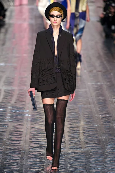 Look 11